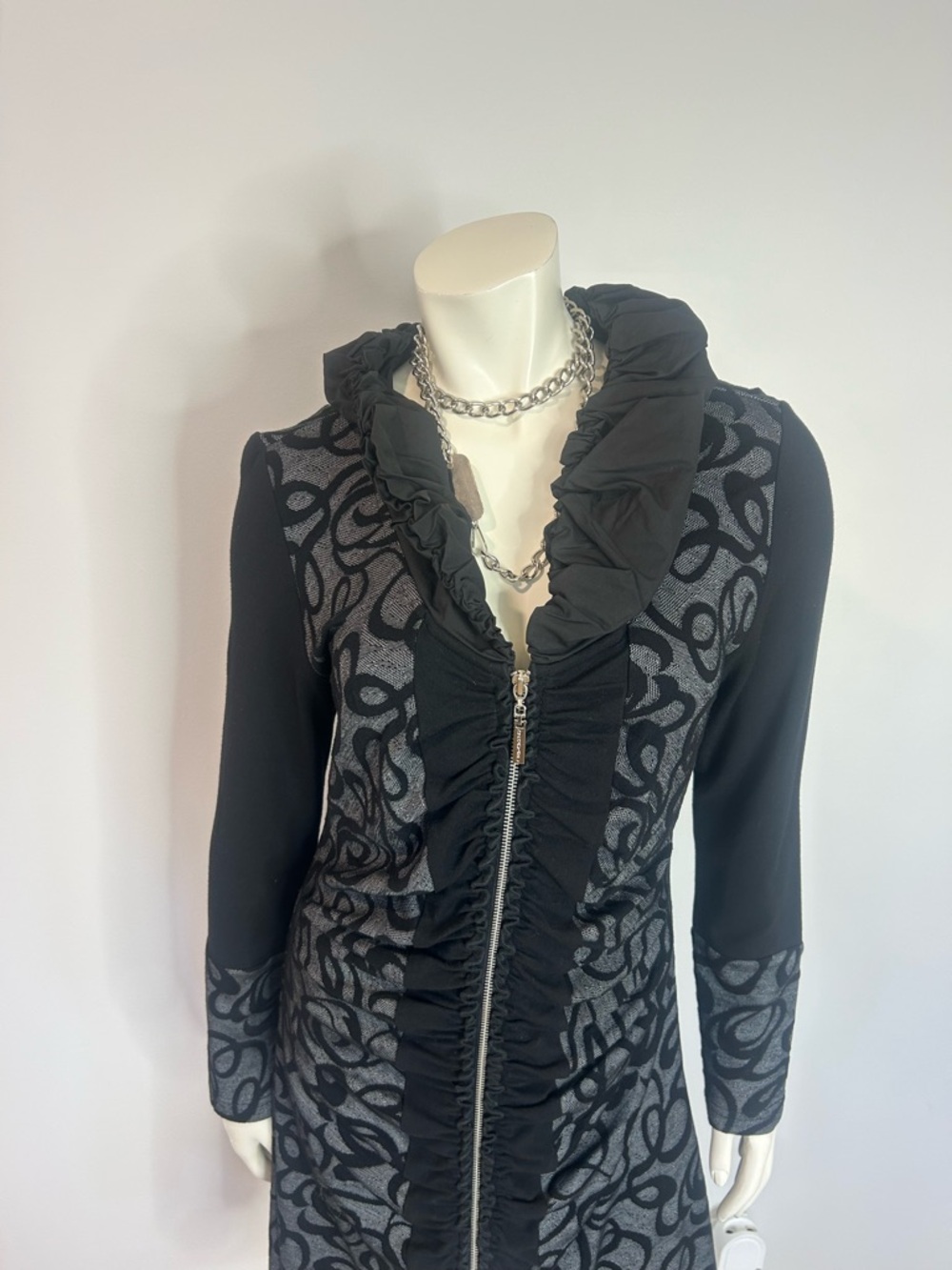Gorgeous Black and Gray Ruffle-Trim Zip-Front Tunic❤️M - Picture 2 of 14